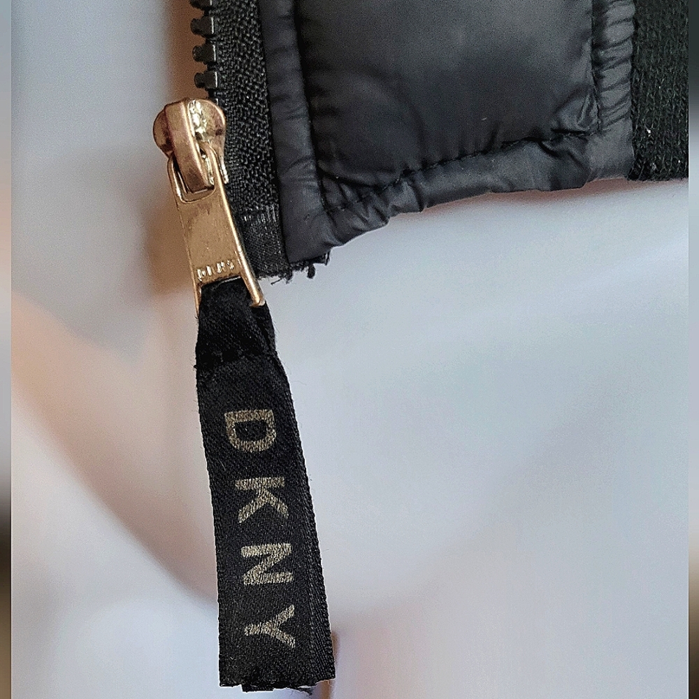 ✨ DKNY Girls Black Quilted Puffer Jacket • Cozy Winter Warmth 🖤❄️ - Picture 13 of 17